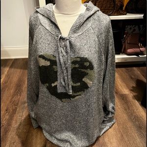 This thin sweater blend with Camo heart. This Gray sweater hoodie